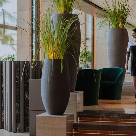 Hotel Amathus 5*