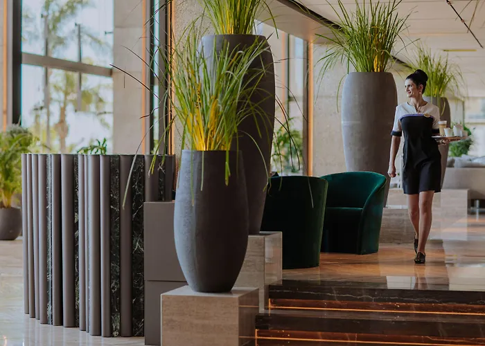 Отель Amathus 5*